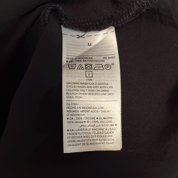 OLD navy v-neck flowy tank with key-hole back detail - Picture 6 of 6